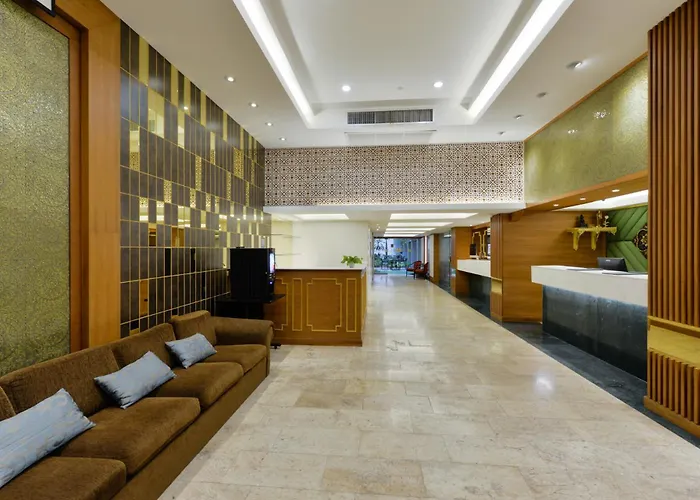 Отель Arawana Regency Park Sukhumvit 4*